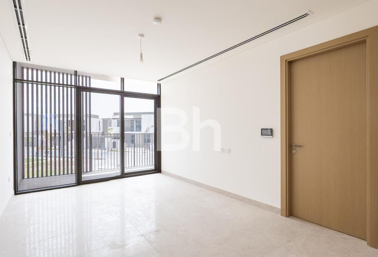 5BR Villa | Private Garden | Available from Sept photo 12