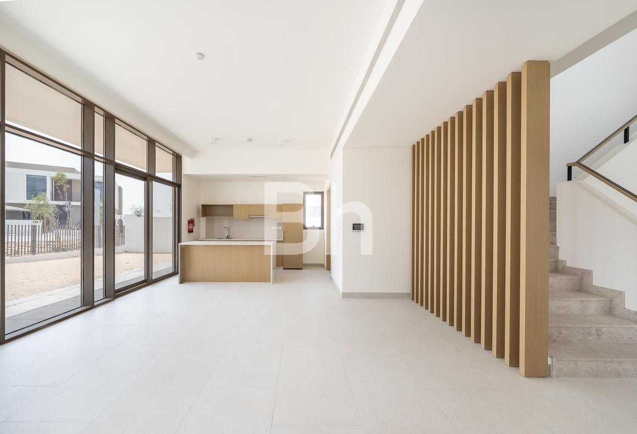 5BR Villa | Private Garden | Available from Sept photo 4
