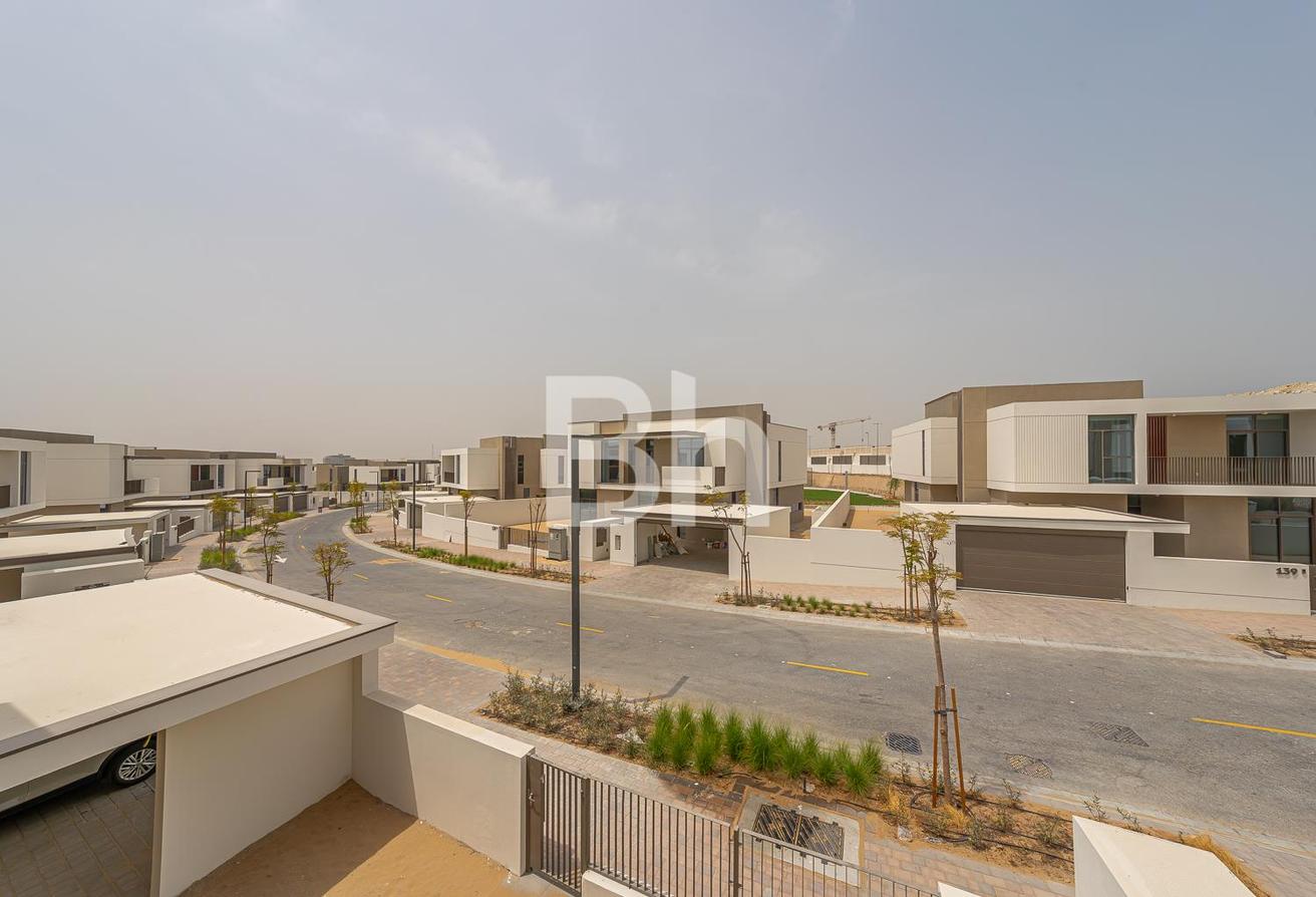 5BR Villa | Private Garden | Available from Sept photo 15
