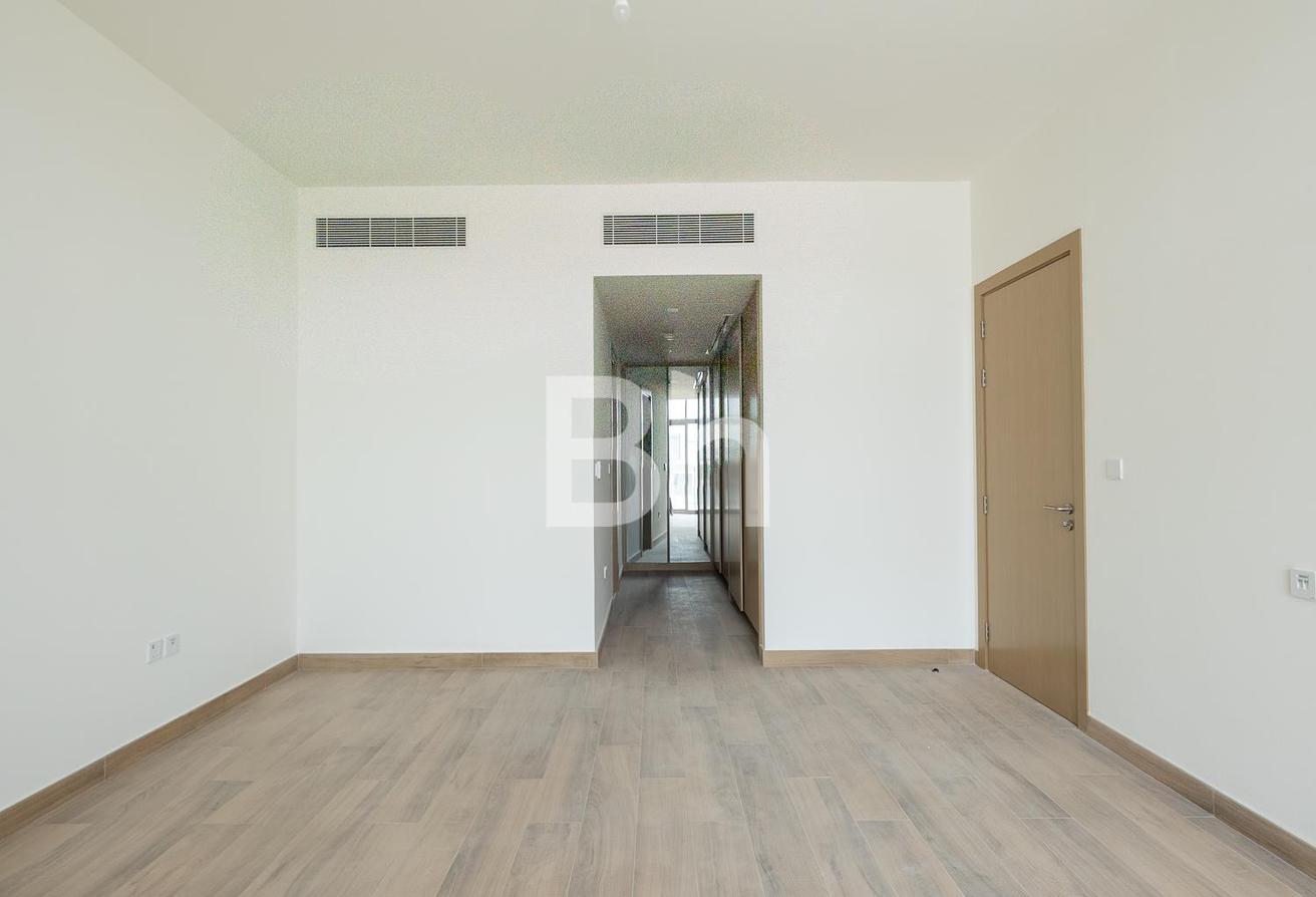 5BR Villa | Private Garden | Available from Sept photo 7
