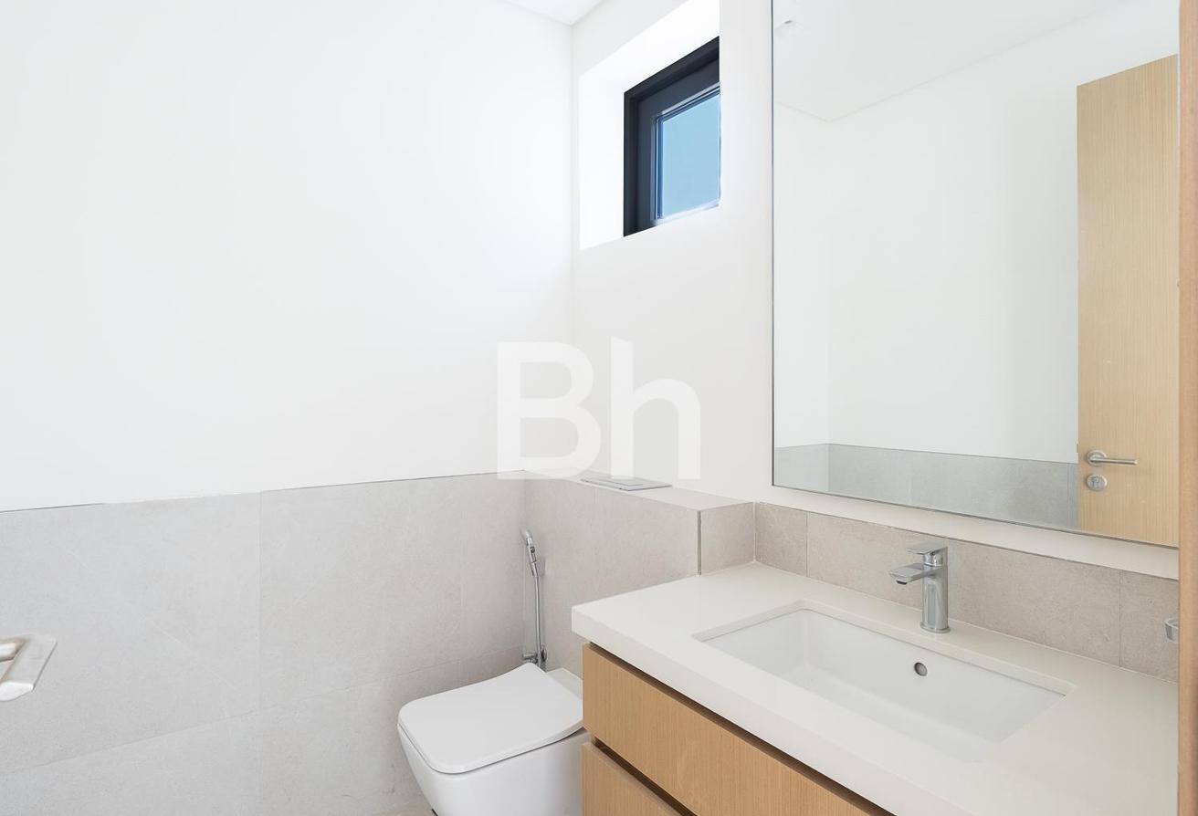 5BR Villa | Private Garden | Available from Sept photo 23