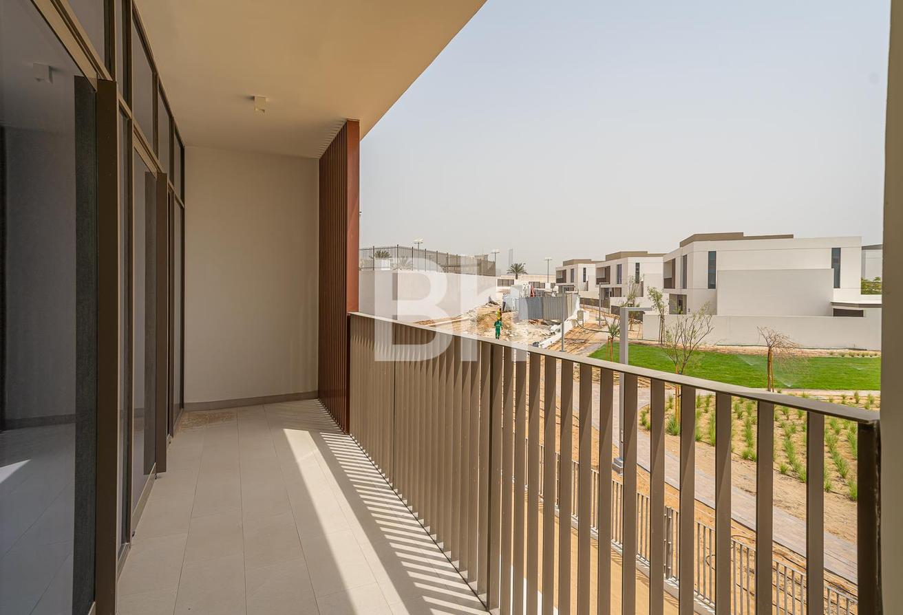 5BR Villa | Private Garden | Available from Sept photo 6