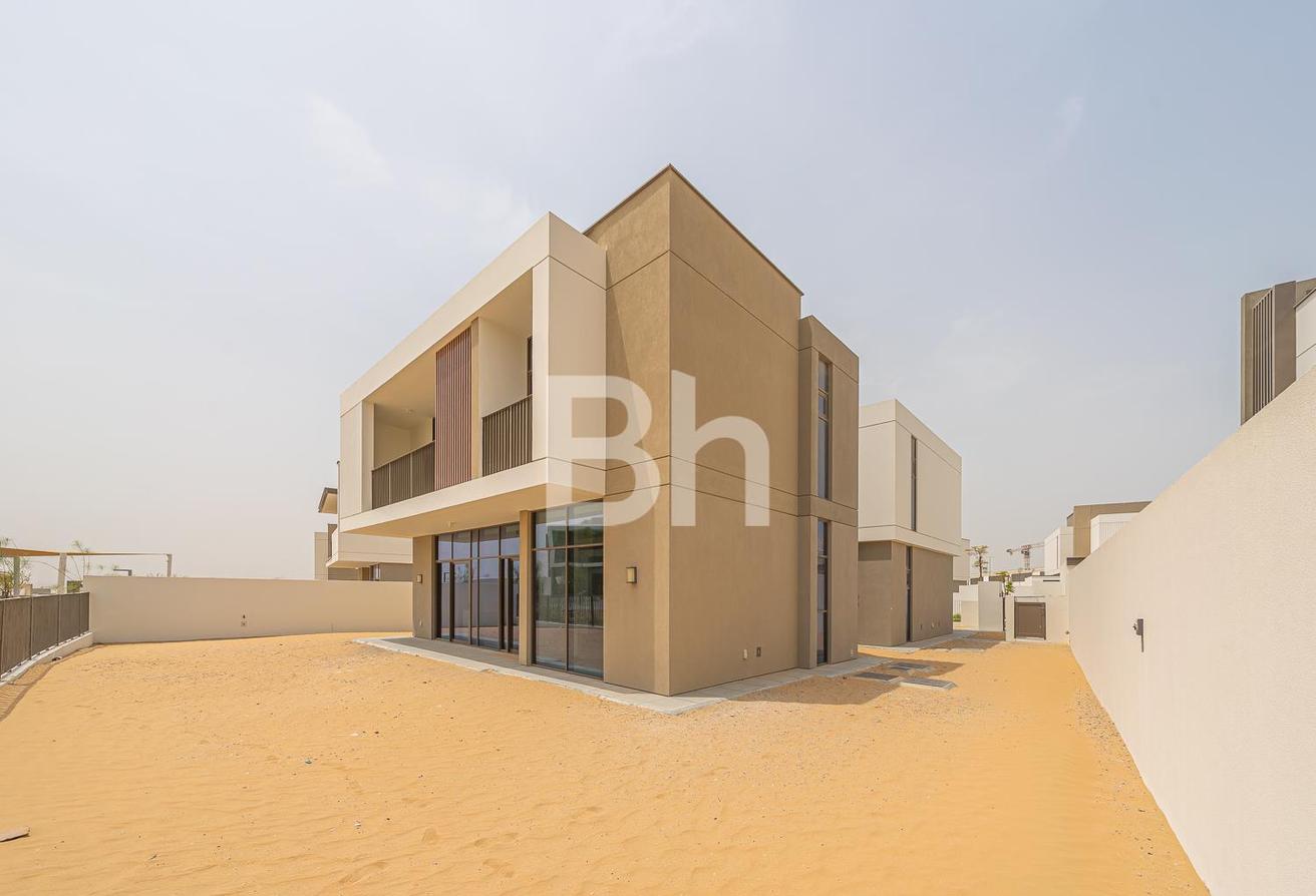 5BR Villa | Private Garden | Available from Sept photo 5