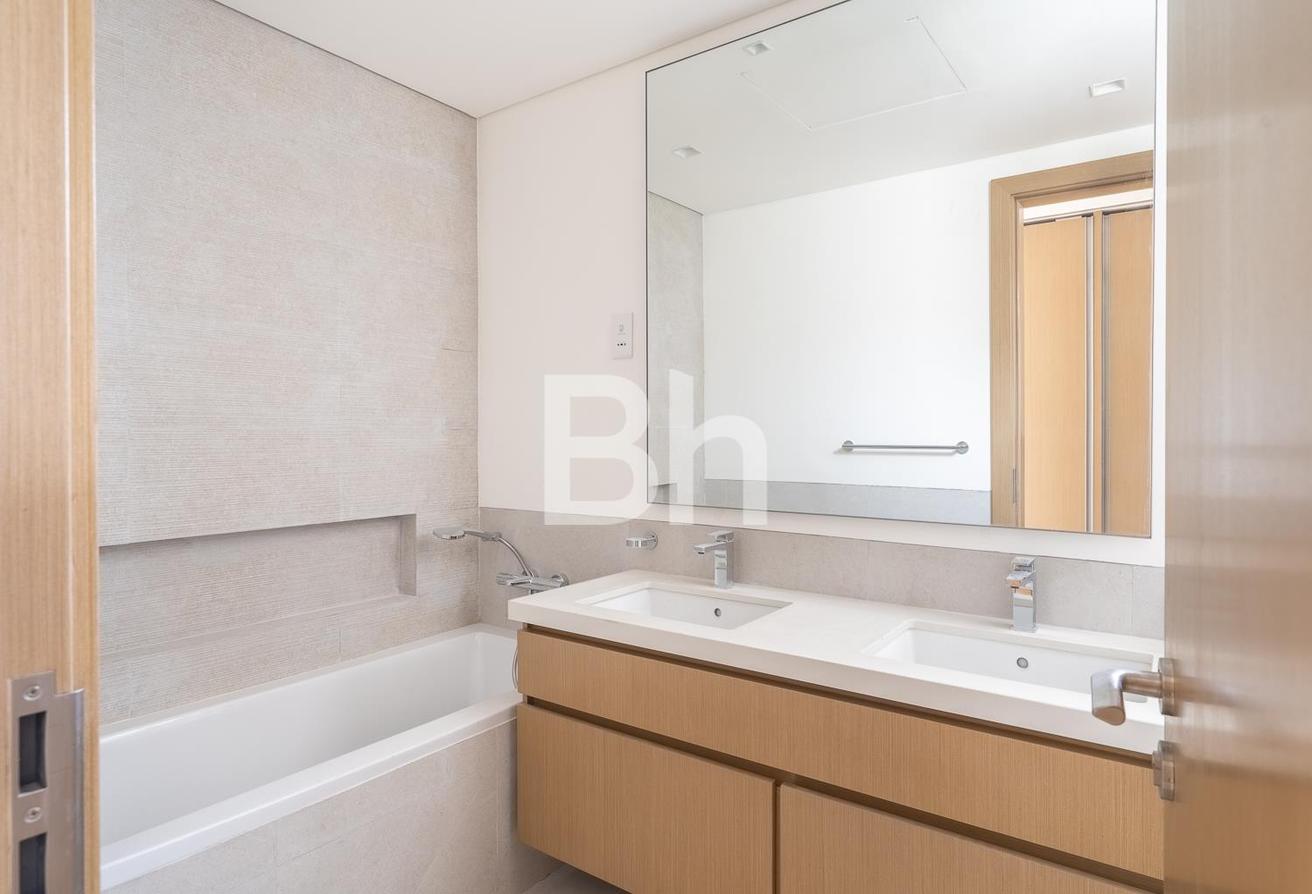 5BR Villa | Private Garden | Available from Sept photo 16