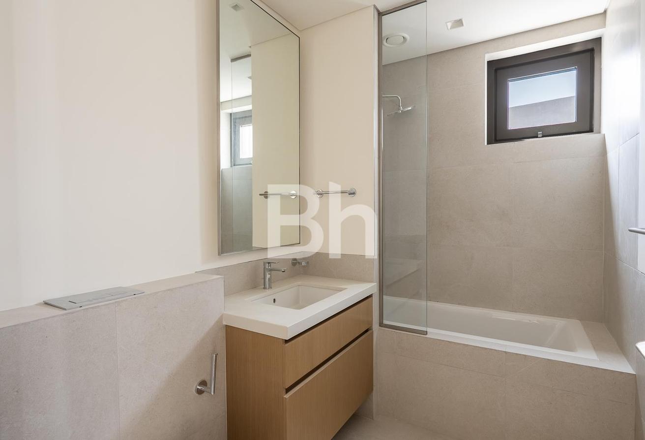 5BR Villa | Private Garden | Available from Sept photo 11