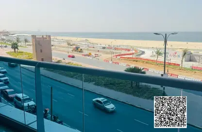 شقة - غرفة نوم - 2 حمامات للايجار في مساكن كورنيش عجمان - طريق كورنيش عجمان - عجمان