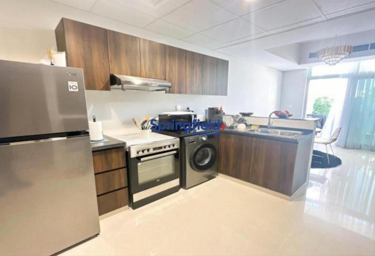 Elegant 4BR Townhouse | Close to Park & Amenities photo 3