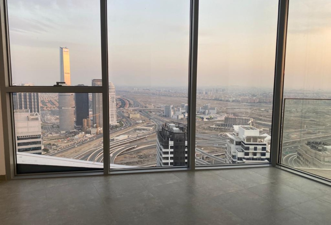 Ultra Luxury Living/ View Of Marina/ Ready To Move — image 10