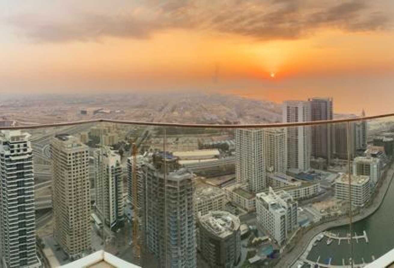 Ultra Luxury Living/ View Of Marina/ Ready To Move — image 9