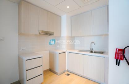 Apartment - 1 - 2 for rent in Waters Edge - Yas Island - Abu Dhabi