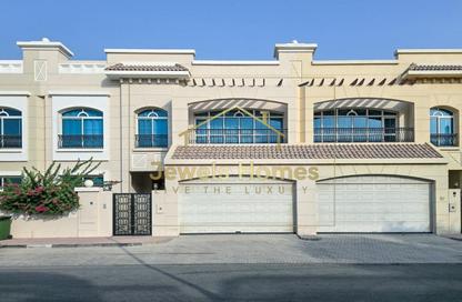 Villa - 5 Bedrooms - 4 Bathrooms for rent in Umm Suqeim 2 - Umm Suqeim - Dubai