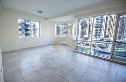 Apartment - 3 Bedrooms - 4 Bathrooms for rent in Marina View - Dubai Marina - Dubai