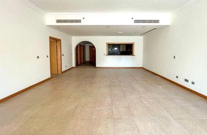 Apartment - 2 Bedrooms - 3 Bathrooms for sale in Al Tamr - Shoreline Apartments - Palm Jumeirah - Dubai