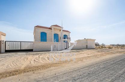 Villa - 5 Bedrooms - 7 Bathrooms for rent in Al Aweer 1 - Al Aweer - Dubai