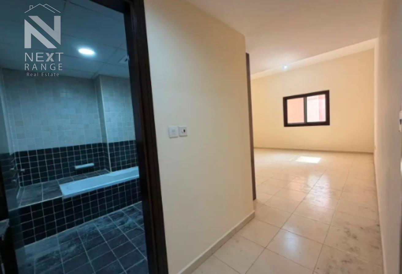 Spacious | Ready to Move | Well maintained photo 4