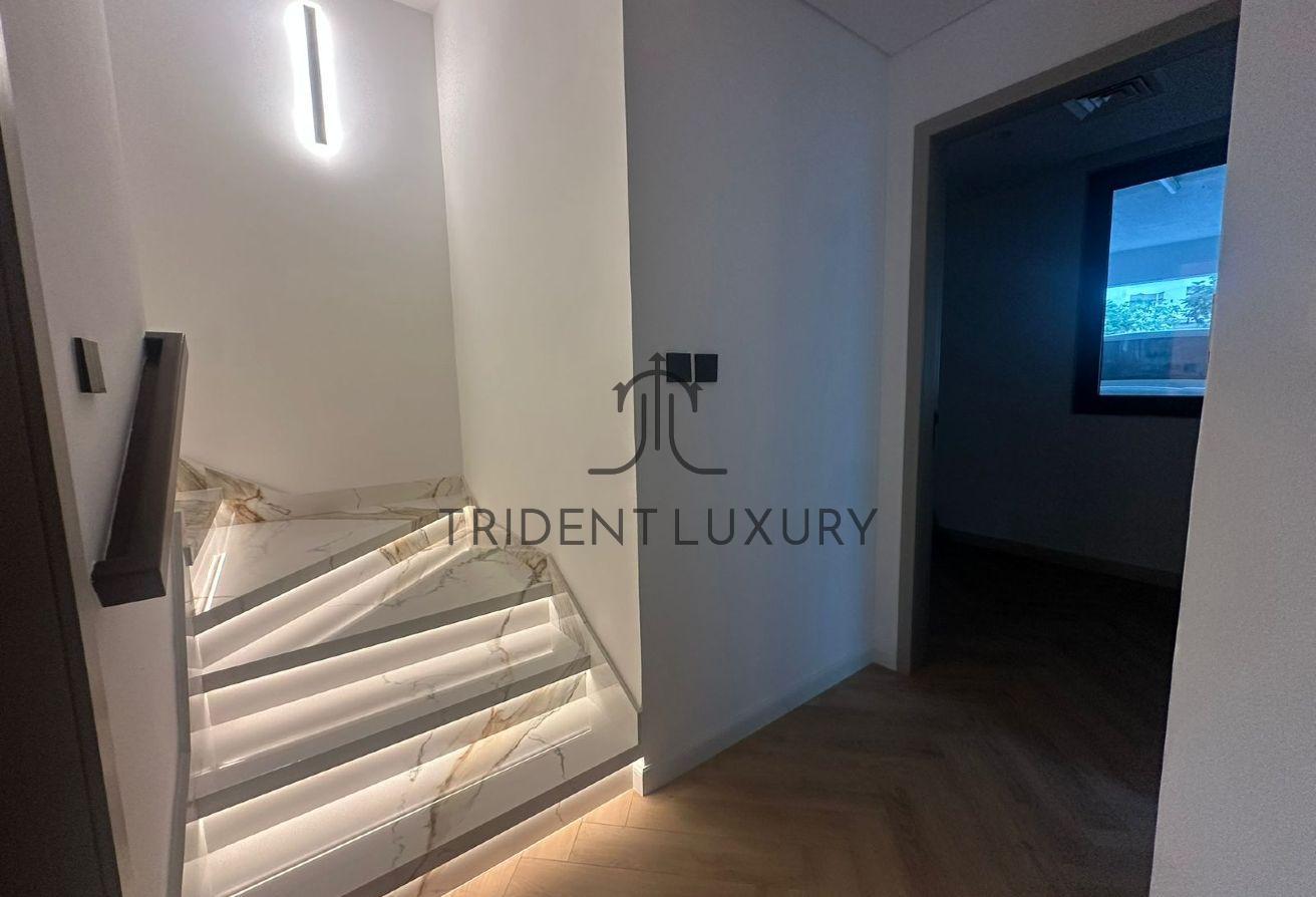 Upgraded | Extended | Vacant | NEGOTIABLE photo 6