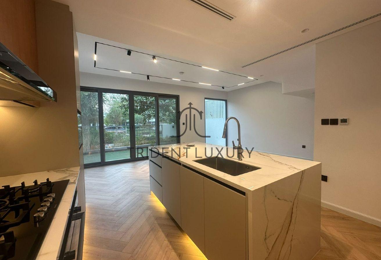 Upgraded | Extended | Vacant | NEGOTIABLE photo 5