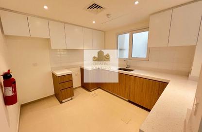 Apartment - 2 Bedrooms - 2 Bathrooms for rent in The Gardens Buildings - The Gardens - Dubai