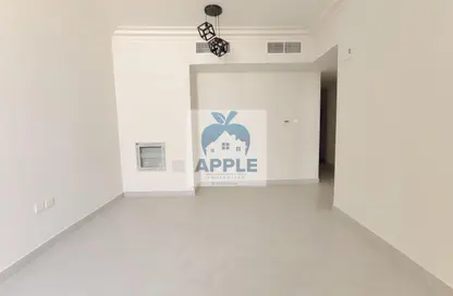 شقة - غرفة نوم - 2 حمامات للايجار في الزاهية 1 - الزاهية - تجارية مويلح - الشارقة