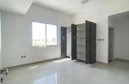 شقة - 2 غرف نوم - 3 حمامات للايجار في الجرف الصناعية 3 - الجرف الصناعية - عجمان