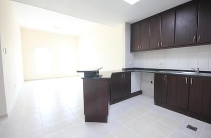 شقة - 2 غرف نوم - 3 حمامات للبيع في مبنى 167 - طراز حديث - ديسكفري جاردنز - دبي