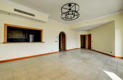 Apartment - 2 Bedrooms - 3 Bathrooms for rent in Al Sarrood - Shoreline Apartments - Palm Jumeirah - Dubai