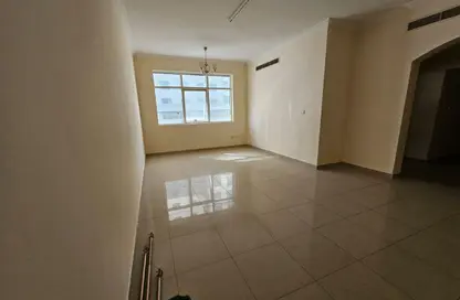 Apartment - 2 Bedrooms - 2 Bathrooms for rent in Al Khan Corniche - Al Khan - Sharjah