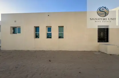 Villa - 2 Bedrooms - 4 Bathrooms for rent in Al Warqa'a 3 - Al Warqa'a - Dubai