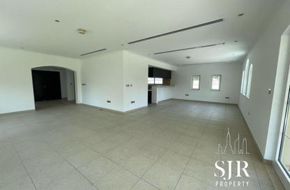 Villa - 3 Bedrooms - 4 Bathrooms for rent in District 6 - Jumeirah Park - Dubai