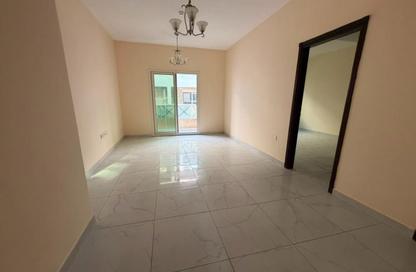 شقة - غرفة نوم - 2 حمامات للايجار في مجمع مويلح - تجارية مويلح - الشارقة شقة - غرفة نوم - 2 حمامات للايجار في مجمع مويلح - تجارية مويلح - الشارقة