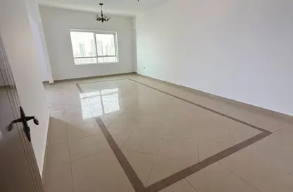 Apartment - 3 Bedrooms - 4 Bathrooms for rent in Al Mamzar - Al Mamzar - Sharjah - Sharjah