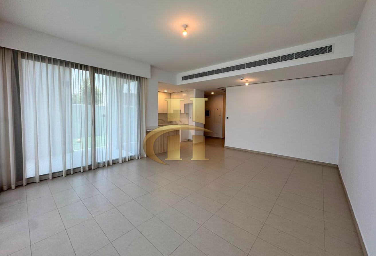 Semi Detached True Corner Opposite To Park photo 5
