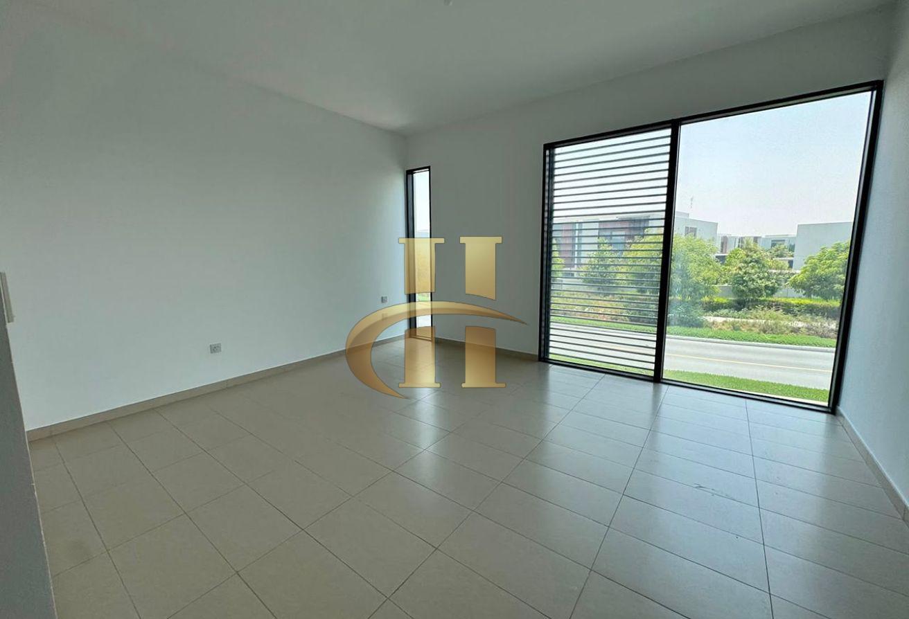 Semi Detached True Corner Opposite To Park photo 11