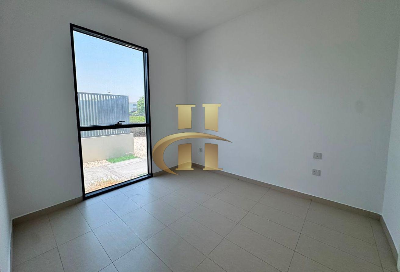 Semi Detached True Corner Opposite To Park photo 8