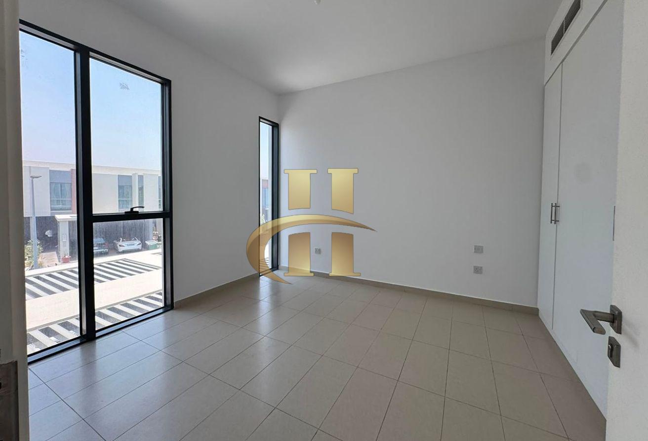 Semi Detached True Corner Opposite To Park photo 15