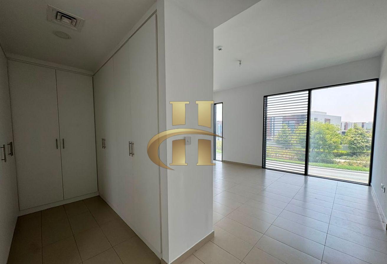 Semi Detached True Corner Opposite To Park photo 10
