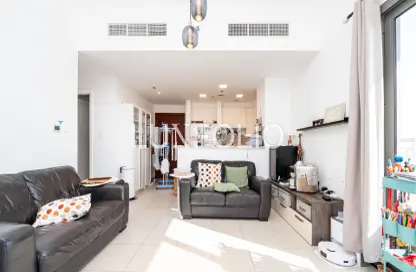 Apartment - 3 Bedrooms - 4 Bathrooms for sale in Zahra Apartments 2B - Zahra Apartments 2 - Zahra Apartments - Town Square - Dubai