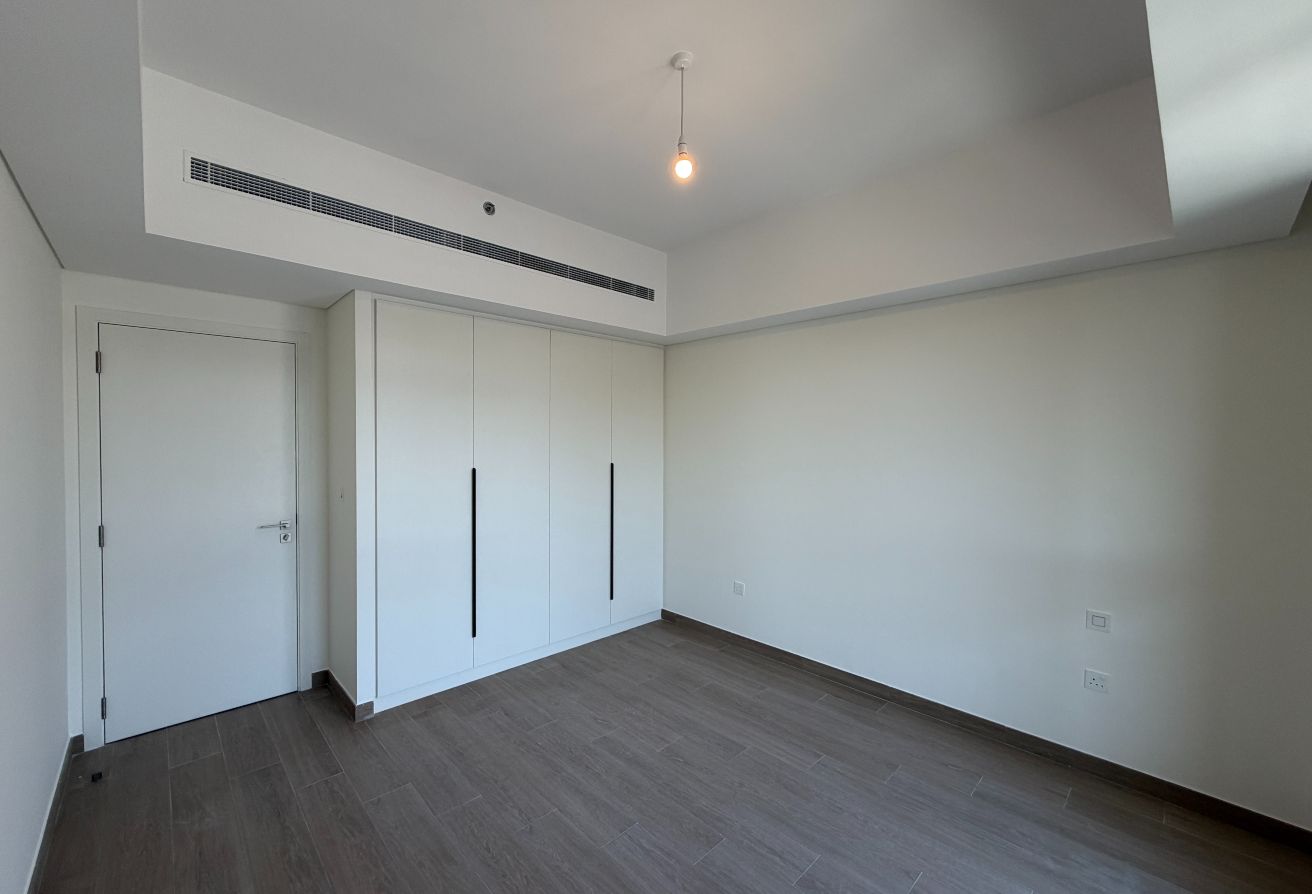 HIGH FLOOR | LARGE WINDOWS | PRESTIGE LOCATION - 4