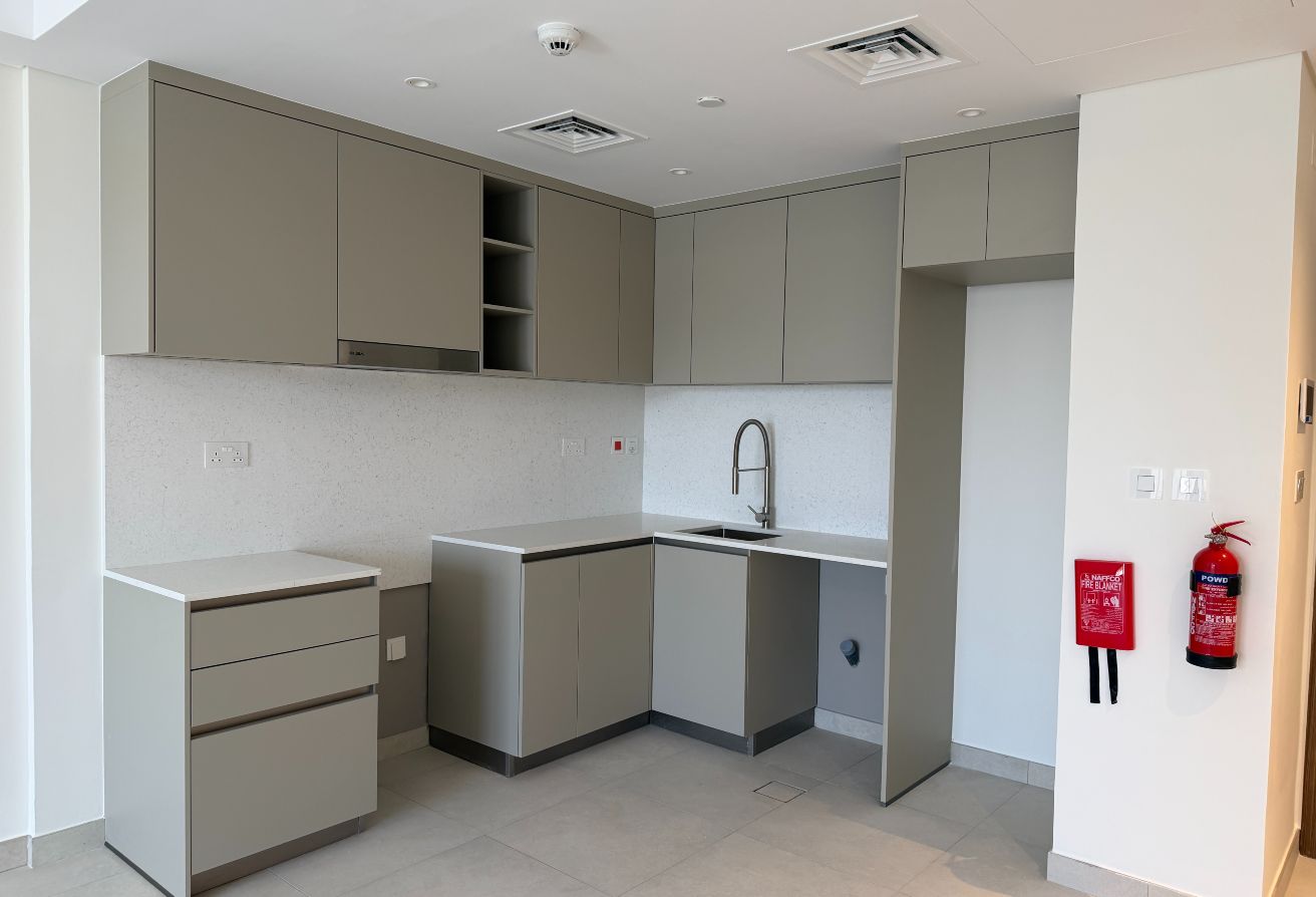 HIGH FLOOR | LARGE WINDOWS | PRESTIGE LOCATION - 11