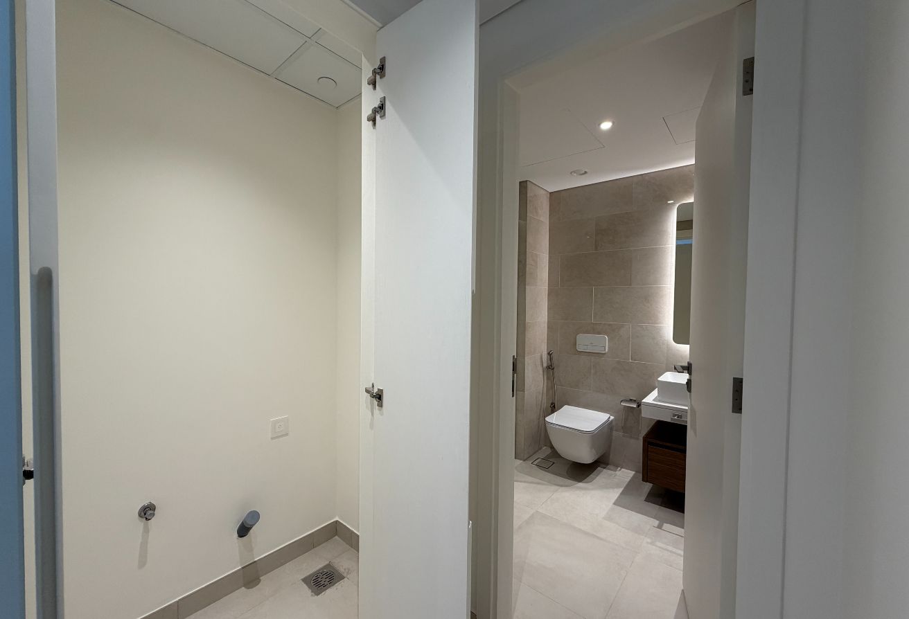 HIGH FLOOR | LARGE WINDOWS | PRESTIGE LOCATION - 15