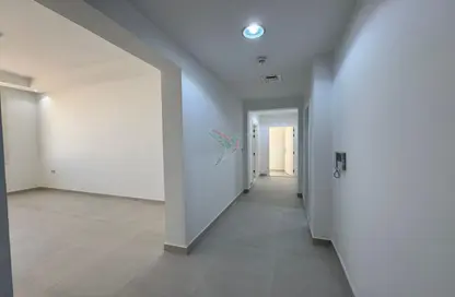 Apartment - 2 Bedrooms - 3 Bathrooms for rent in Hai Al Maahad - Al Mutarad - Al Ain