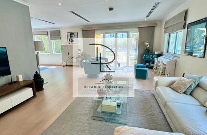 Villa - 4 - 4 for sale in Jumeirah Park - Dubai