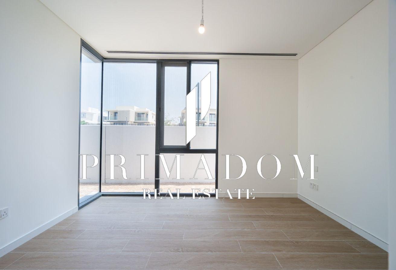 Corner Plot | Full Privacy | 4BR Townhouse | Ready photo 8
