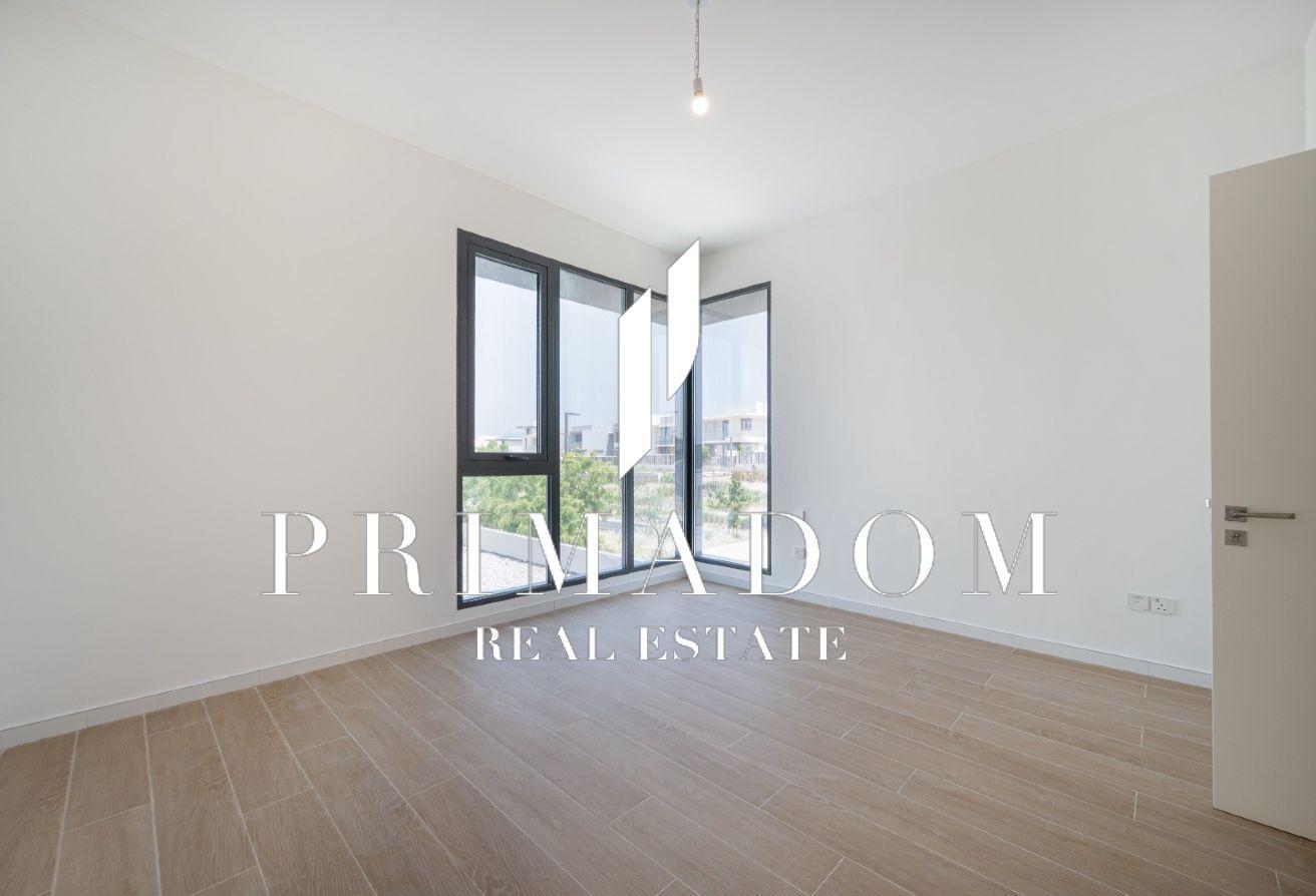 Corner Plot | Full Privacy | 4BR Townhouse | Ready photo 7