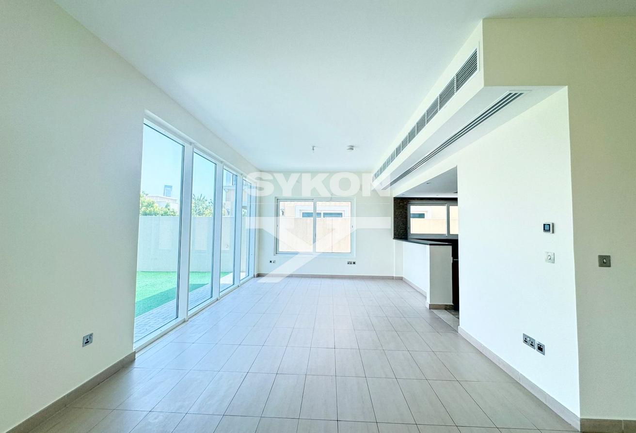 Huge 4 Bedrooms | Single Row | Landscaped Garden photo 5