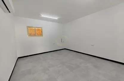 شقة - 1 حمام للايجار في زاخر - العين