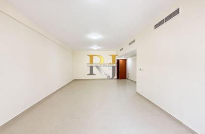 Apartment - 3 Bedrooms - 3 Bathrooms for rent in Golden Sands 9 - Al Mankhool - Bur Dubai - Dubai
