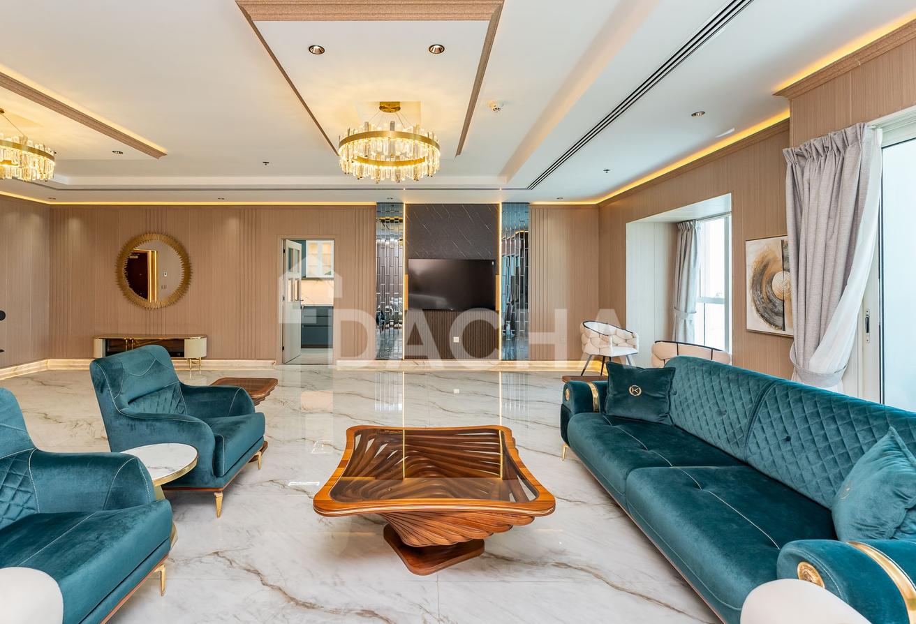 PENTHOUSE | Fully Upgraded | Full Sea View photo 6