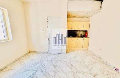 Apartment - Studio - 1 Bathroom for rent in Muwailih Building - Muwaileh - Sharjah