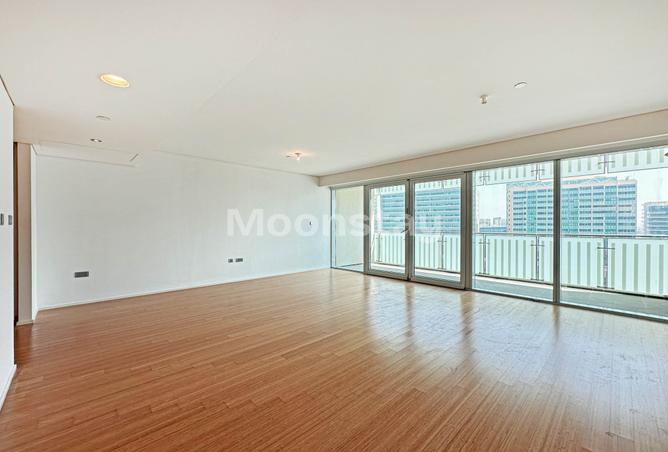 High Floor | Rented | Beach Access — photo 2